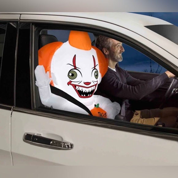 New in box airblown passenger Pennywise IT almost 3 ft tall Halloween Gemmy - Picture 1 of 6